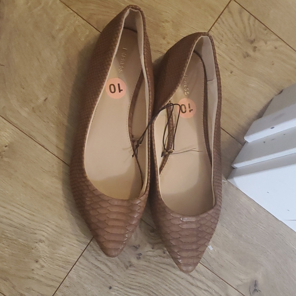 Express flats size 10